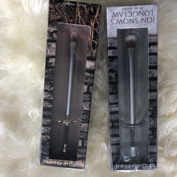 UD Game of Thrones Palette & Both GOT brushes! NWT - Picture 3 of 7
